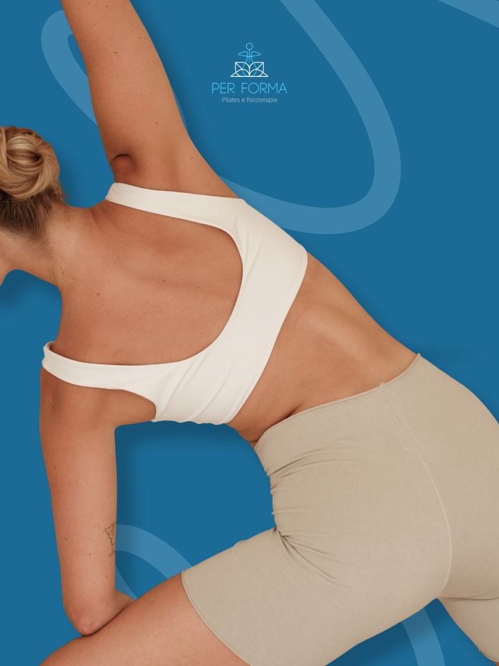 Alongamento orientado durante atendimento de fisioterapia